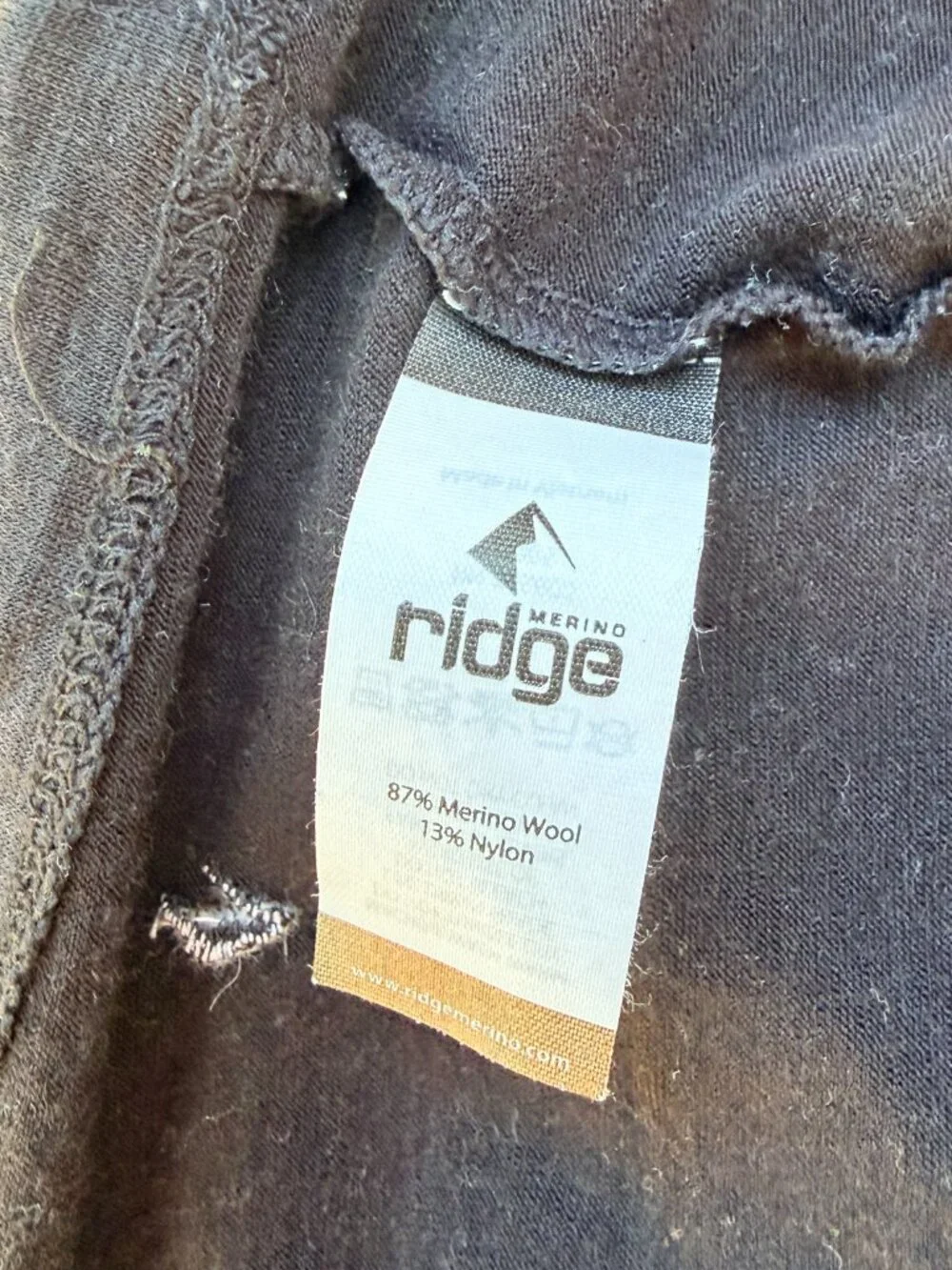 Ridge Merino Women's Wander V-Neck T-Shirt - Small - Black - Picture 7 of 7